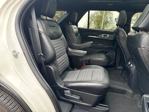 Certified 2025 Ford Explorer ST-Line w/ Premium Package image 29
