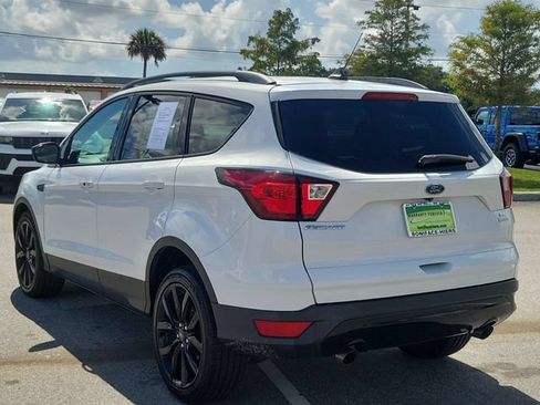 Used 2019 Ford Escape SE FWD image 4