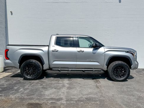 Used 2022 Toyota Tundra SR5 w/ SR5 Premium Package image 4