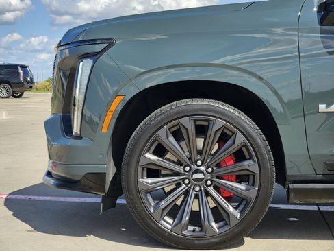 Certified 2025 Cadillac Escalade ESV V AWD/4WD image 11
