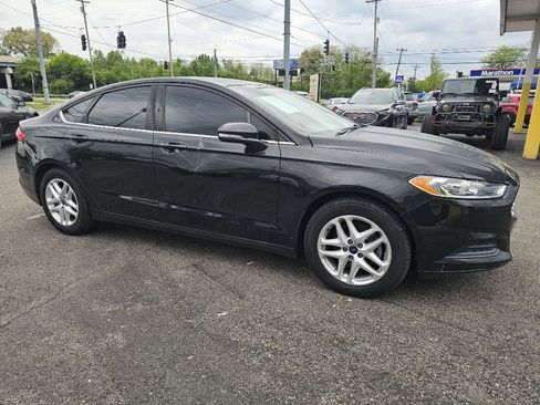 Used 2015 Ford Fusion SE FWD image 18