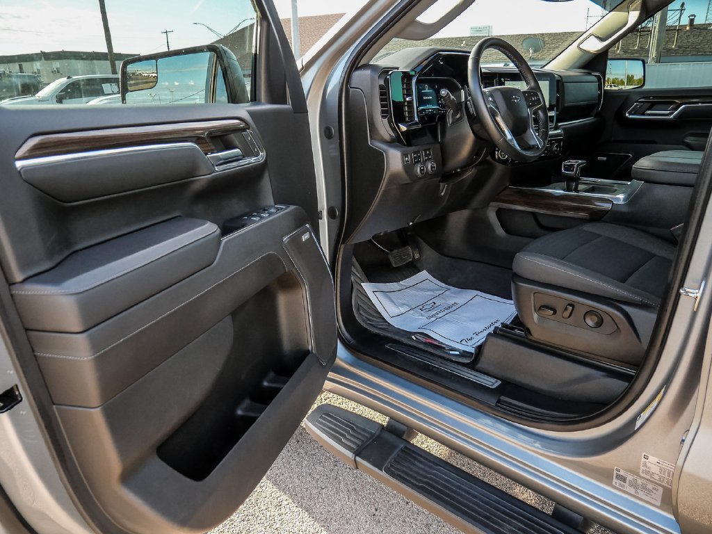 Used 2023 Chevrolet Silverado 1500 RST w/ Convenience Package II AWD/4WD image 30