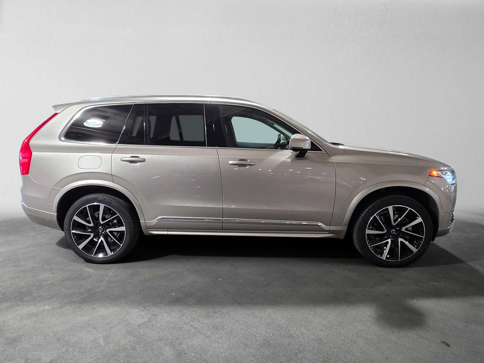 Used 2024 Volvo XC90 B6 Plus w/ Protection Package Premier AWD/4WD image 2