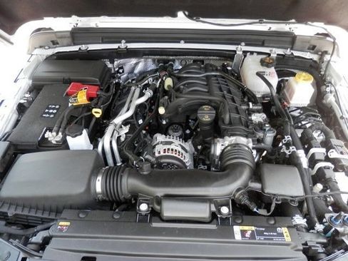 Used 2024 Jeep Gladiator Rubicon w/ Technology Group AWD/4WD image 38