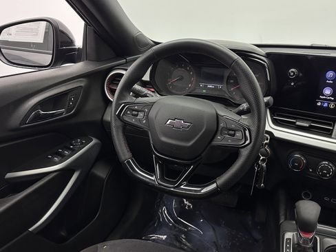Used 2025 Chevrolet Trax RS w/ Driver Confidence Package FWD image 26