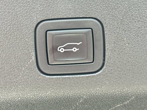 Used 2024 Chevrolet Tahoe LT RWD image 19