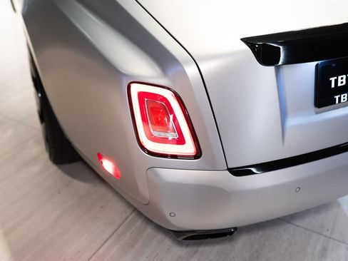 Used 2025 Rolls-Royce Phantom Sedan image 23