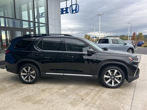 Used 2025 Honda Pilot Elite image 4