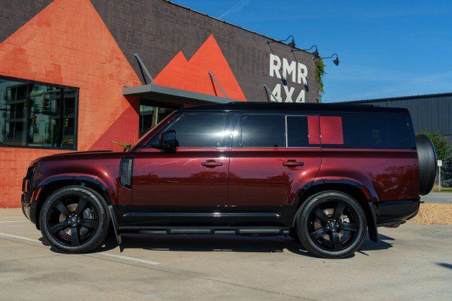 Used 2025 Land Rover Defender 130 X-Dynamic SE AWD/4WD image 8