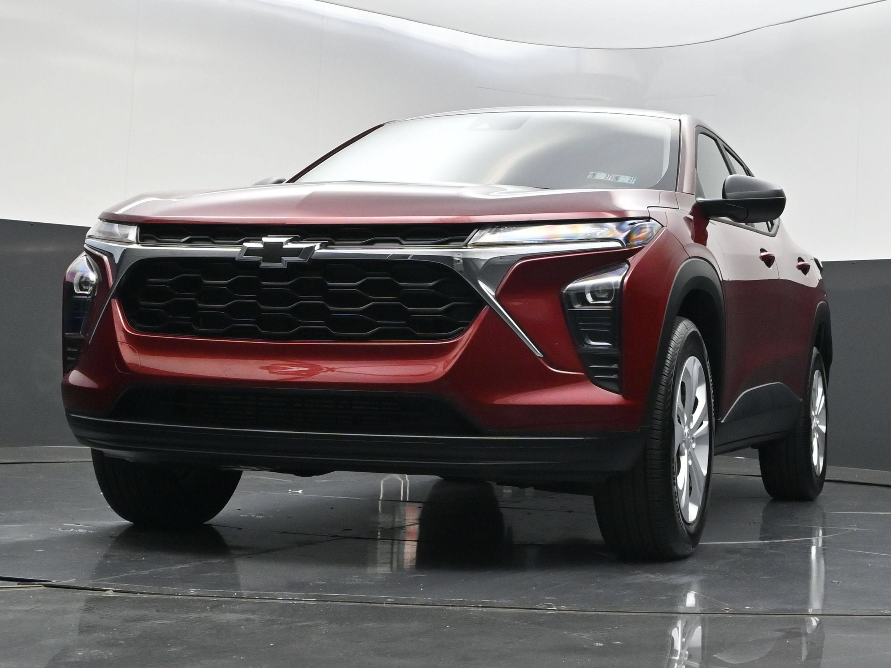 Certified 2024 Chevrolet Trax LS FWD image 35