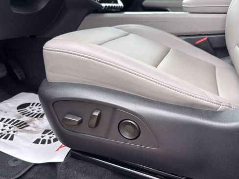 Used 2026 GMC Acadia Elevation w/ Elevation Premium Package FWD image 10