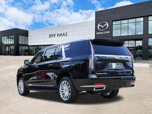 Used 2023 Cadillac Escalade ESV Premium Luxury AWD/4WD image 2