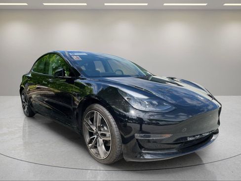 Used 2023 Tesla Model 3 Standard Range RWD image 3