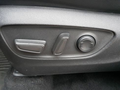 Used 2021 Toyota Highlander XLE image 37