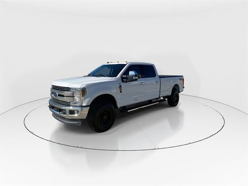 Used 2019 Ford F350 Lariat w/ Chrome Package image 4