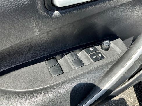 Used 2021 Toyota Corolla SE FWD image 34