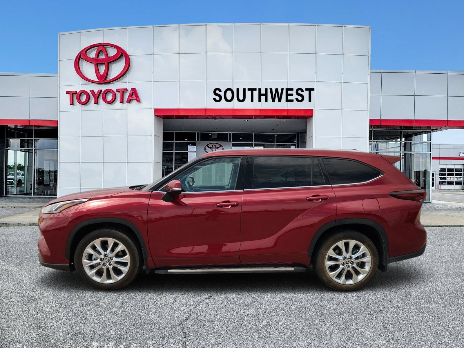 Used 2024 Toyota Highlander Limited AWD/4WD image 3