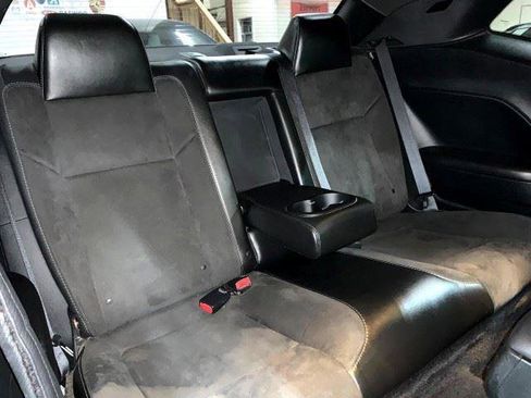 Used 2018 Dodge Challenger R/T Scat Pack w/ Leather Interior Group RWD image 44