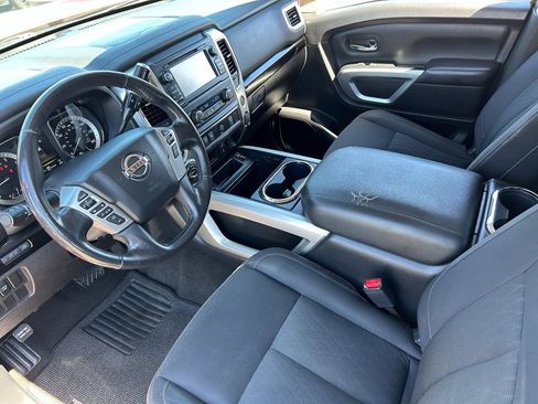 Used 2018 Nissan Titan SV w/ SV Convenience Package AWD/4WD image 18