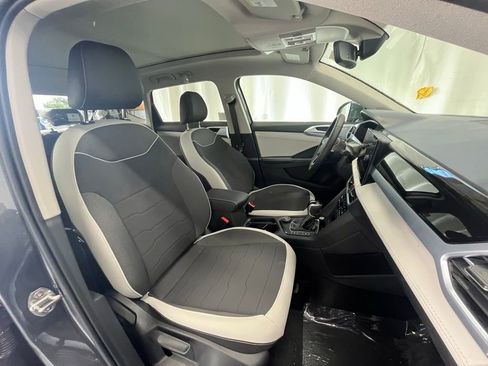 New 2025 Volkswagen Taos SE image 12