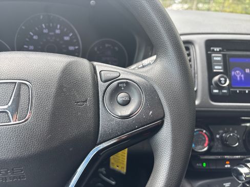 Used 2022 Honda HR-V LX image 37