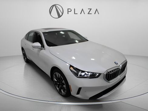 Certified 2025 BMW 530i xDrive w/ Premium Package image 6