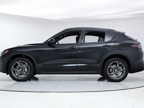 New 2025 Alfa Romeo Stelvio Sprint w/ Convenience Package image 2