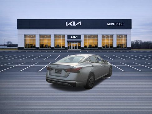 Used 2024 Nissan Altima 2.5 SV FWD image 6