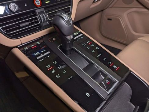 Certified 2025 Porsche Macan image 35