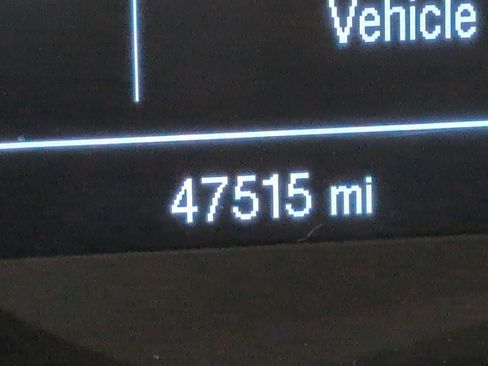 Used 2021 Chevrolet Trax LT w/ Premium Seat Package AWD/4WD image 2