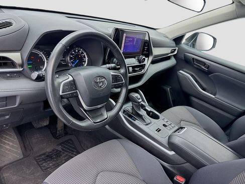 Used 2023 Toyota Highlander LE image 7