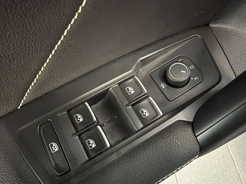 Used 2023 Volkswagen Tiguan SE R-Line FWD image 13
