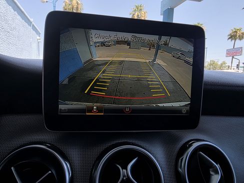 Used 2018 Mercedes-Benz GLA 250 w/ Premium Package image 13