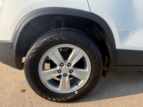 Used 2022 Chevrolet Trax LT w/ LT Convenience Package FWD image 7