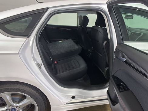 Used 2015 Ford Fusion SE FWD image 16