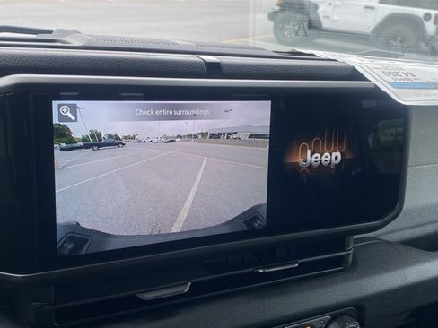 New 2025 Jeep Gladiator Sport image 3