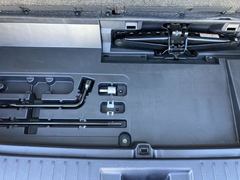 Used 2024 Toyota Highlander Platinum image 33