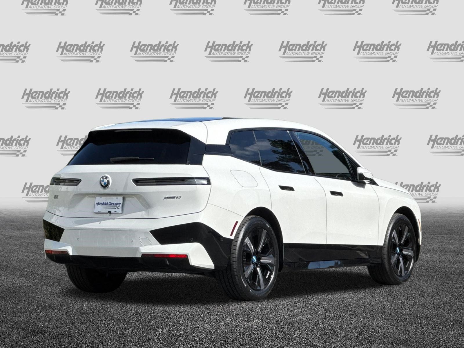 Used 2024 BMW iX xDrive50 w/ Sport Package AWD/4WD image 5