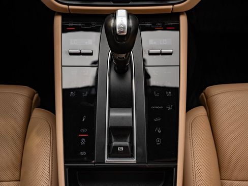 Certified 2023 Porsche Macan GTS AWD/4WD image 37