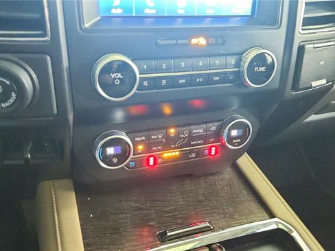 Used 2021 Ford Expedition Limited image 48