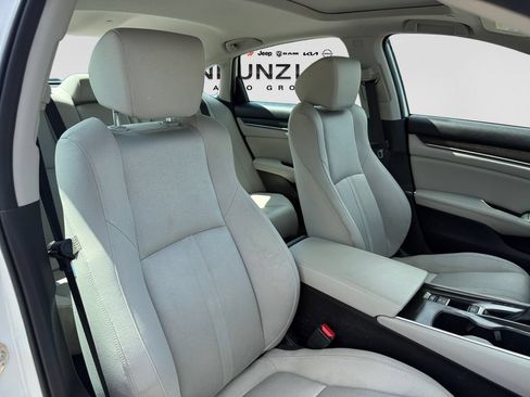 Used 2018 Honda Accord EX image 16