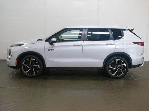 Used 2024 Mitsubishi Outlander 4WD Plug-In Hybrid image 7