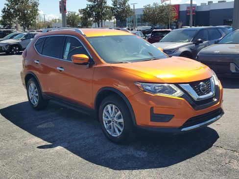 Certified 2020 Nissan Rogue SV image 3
