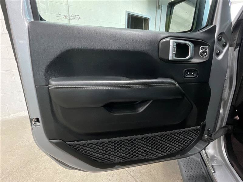 Used 2018 Jeep Wrangler Unlimited Sahara AWD/4WD image 9