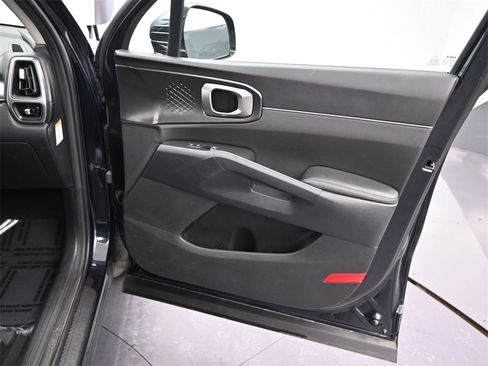 Certified 2023 Kia Sorento EX image 24