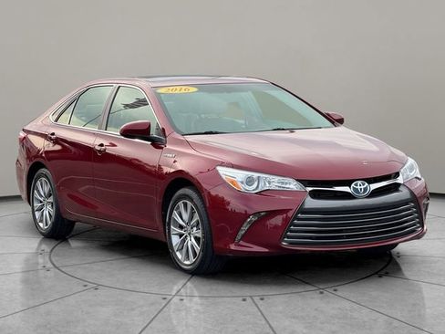 Certified 2016 Toyota Camry XLE w/ Moonroof Package image 8