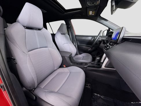 Used 2024 Toyota Corolla Cross AWD Hybrid w/ Moonroof Package image 29