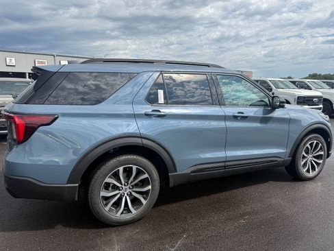 New 2026 Ford Explorer ST-Line AWD/4WD image 9