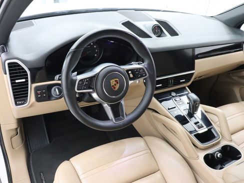 Used 2020 Porsche Cayenne AWD/4WD image 16