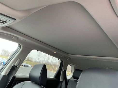 Used 2022 Nissan Rogue SV w/ SV Premium Package image 16